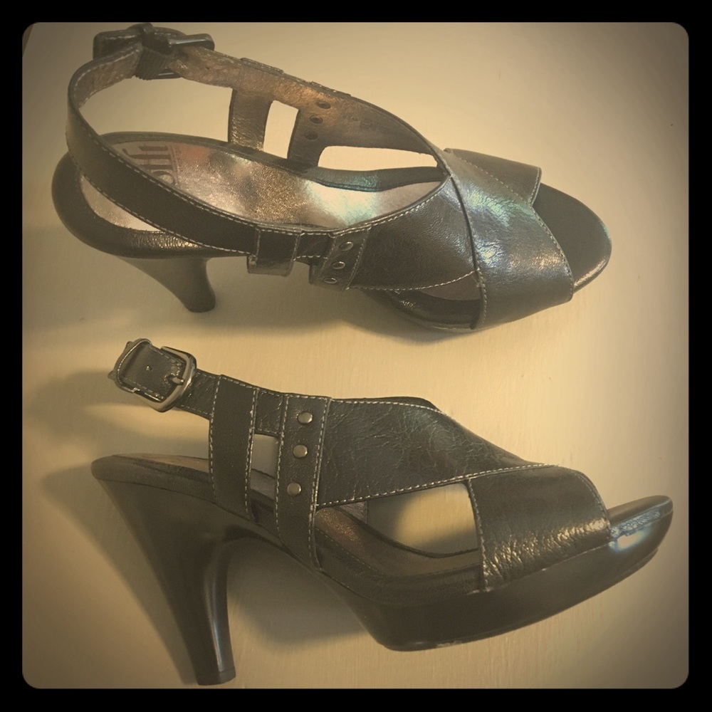 Black leather Sofft heels